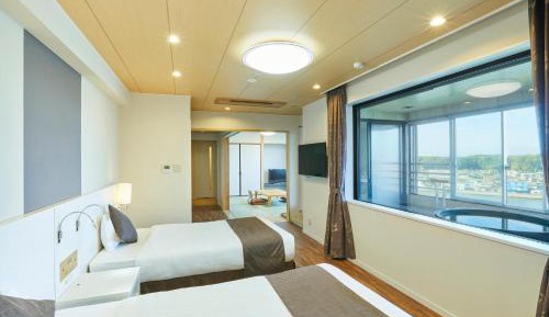 Deluxe Japanese-Western style Room with Natural Hot Spring View Bath