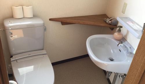 Deluxe Twin Room with Mountain View and Shared Bathroom - Non-Smoking