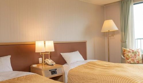 Compact Twin Room with Sea View - Non Smoking
