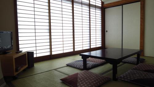 Japanese Style Room with Private Bathroom 5-6 adult