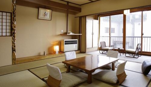Deluxe Japanese-Style Room with Shared Bathroom