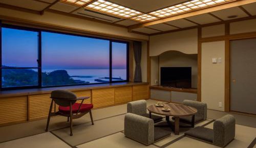 SUNSET Suite Room with Tatami Area