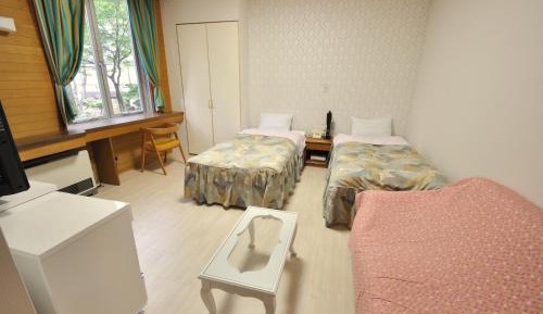 Twin Room with Extra Bed and Shared Bathroom