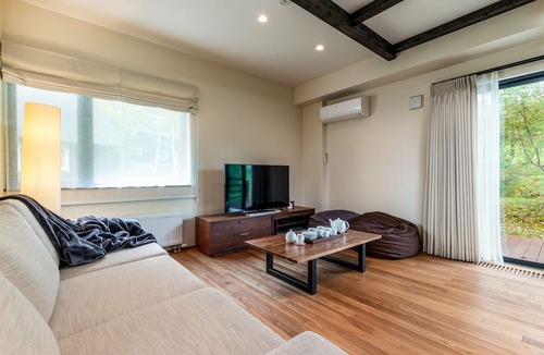 Hirafu House | Tahoe Lodge by H2 Life