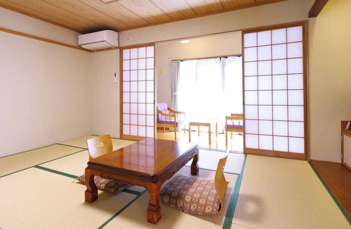 Kakeyu Hot Springs House | Kakeyu Onsen Kutsurogi No Yado Kuroiwa Ryokan