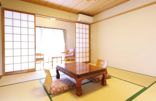 Kakeyu Hot Springs House | Kakeyu Onsen Kutsurogi No Yado Kuroiwa Ryokan
