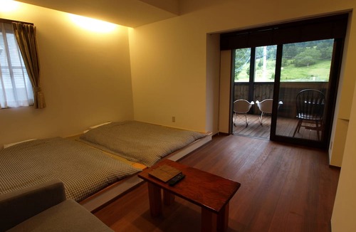 Takayama Cabin | Spa Lodge Redwood Inn
