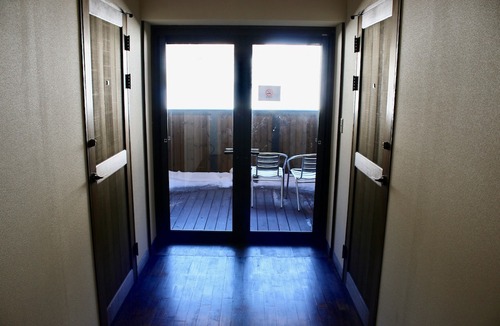 Takayama Cabin | Spa Lodge Redwood Inn