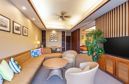 Iwaki Hotel | Spa Resort Hawaiians Monolith Tower