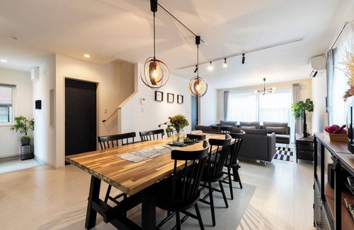 Higashi House | THE WISTERIA