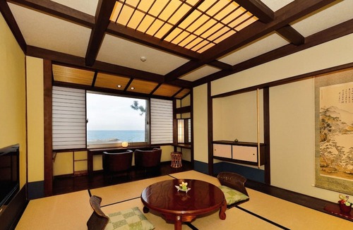 Futami House | Hamachiyokan A Japanesemodern Koigatarinoma where you can see Ise Bay / Ise Mie