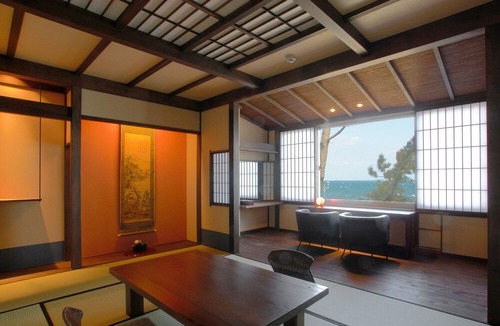 Futami House | Hamachiyokan A Japanesemodern Koigatarinoma where you can see Ise Bay / Ise Mie