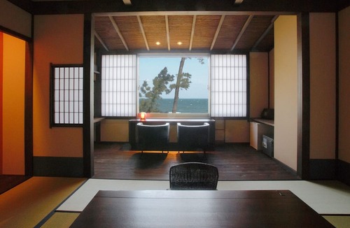 Futami House | Hamachiyokan A Japanesemodern Koigatarinoma where you can see Ise Bay / Ise Mie