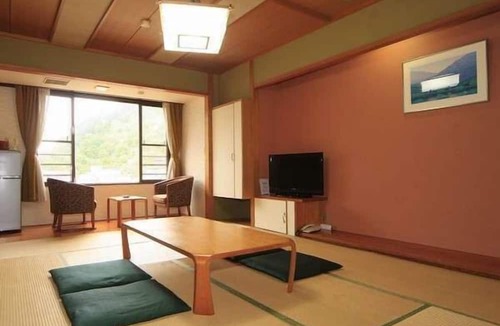 Unazuki Onsen Hotel | Kurobe Gorge Truck Train Ekimae Feel Unazuki