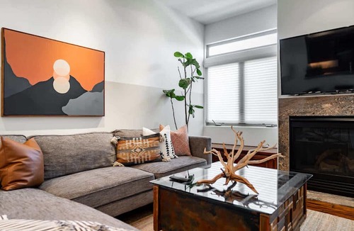 Hillcrest House | Your Trendy San Diego Home, 2-Bedroom with Private 2-Car Garage
