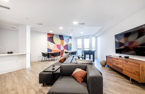 Sawtelle Apartment | Chic Brentwood 1BR w/Pool, Gym, W/D, walk to bars, shops, by Blueground