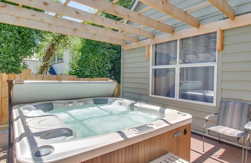 Mercer Island Apartment | Cozy suite with lake and city views, hot tub, near parks, shopping, & dining