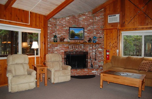 North Wawona Cabin | (30A) Dunning's Retreat at The Redwoods In Yosemite