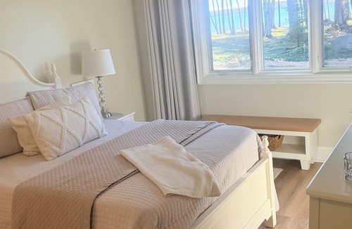 Harbor Springs Condo | Waterfront Condo On Little Traverse Bay. Beaches, Tennis,Near Golf And Ski