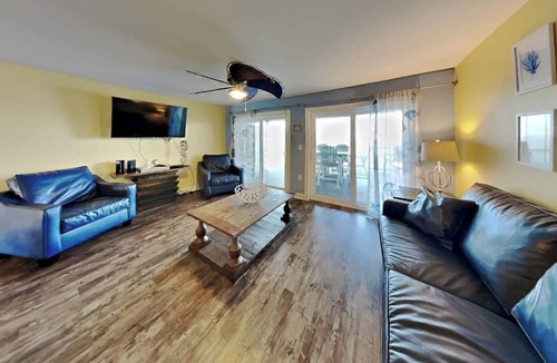 Put-in-Bay Condo | Friends of the Bay—Lake Views Await | 12 ppl| C106
