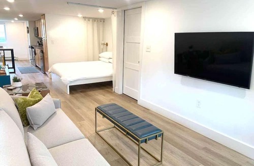 Kittery Apartment | Fresh + Modern Garden Level Kittery Studio