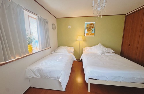 Machida House | A newly built ryokan in the western suburbs of Tokyo, 1 km from Tama Art University, 4 stations from Sanrio Puroland, 30 min. to Mt. Takao by car, 1 hr. to Mt! You can taste the deep Tokyo life!