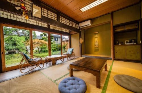 Hikone House | 彦根城下 日本庭園の宿 Historic Samurai Residence