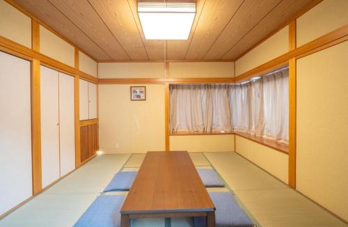 Itamuro Onsen House | リゲル 森のデッキでBBQ 夜はカラオケ 鹿の湯近くの一棟貸し別荘で 家族も仲間もみんなでゆったり滞在s