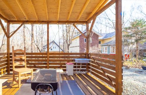 Nasu House | モンタニヤ那須グランデ ヴィクトリア様式の邸宅 広い屋根付BBQ バストイレ付個室5部屋 カラオケs