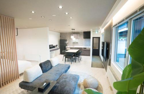 Furano Villa | Brand New Furano Private Villa 雪の音 8 mins to ski field