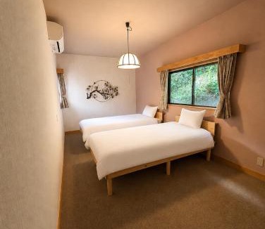 Kakisaki Villa | 涛Tõ-外浦海水浴場徒歩4分-囲炉裏BBQ-プライベートサウナ-最大10名-大人のリゾートハウス