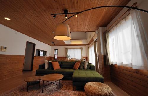 Togo-cho Apartment | 民泊 vacation rental "Seto Mori Lodge" Perfect for family trips sleeps up to 12 parking for 3 cars 15 minutes to Ghibli Park close to Nagoya Dome Toyota Museum and Toki Premium Outlets