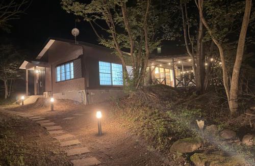 Nasu House | BBQ屋根付き大型ウッドデッキ川のせせらぎを聴きながら贅沢時間ペット同伴OK森と音に癒されるコテージ Rill