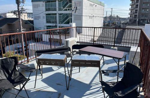 Gifu Apartment | 10minute walk from Gifu Station Private parking available for up to 2 cars Accommodates 18 people6 bedrooms Rooftop BBQ