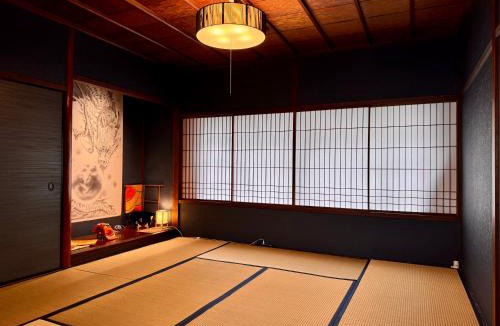 Higashiyama House | Kanazawa Machiya 東風 Tong Poo