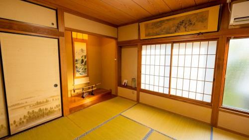 Nakatsugawa House | Serene Hill Retreat