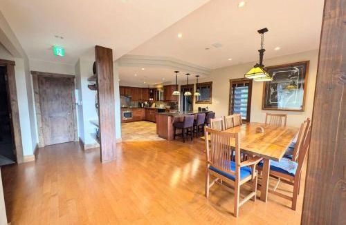 Kutchan Ski Chalet | Luxury Ski Chalet Solitude 350m to Hanazono Gondola Parking