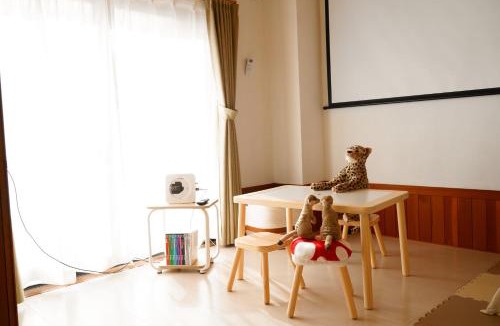 Togo-cho Apartment | 民泊 vacation rental "Seto Mori Lodge" Perfect for family trips sleeps up to 12 parking for 3 cars 15 minutes to Ghibli Park close to Nagoya Dome Toyota Museum and Toki Premium Outlets