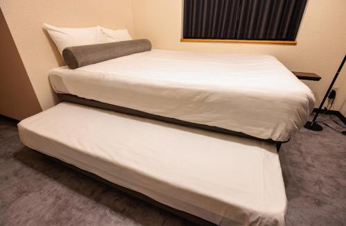Nakamura Apartment | Work Friendly Room 3 min to Station Simmons Bed WiFi and Desk