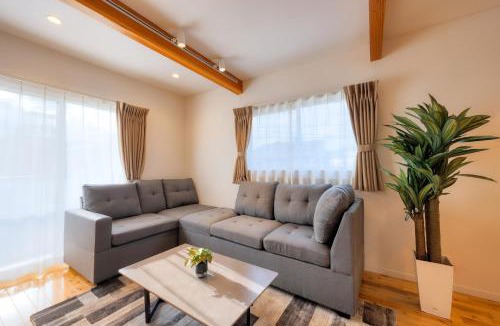 Fujiyoshida House | Villas Waraku