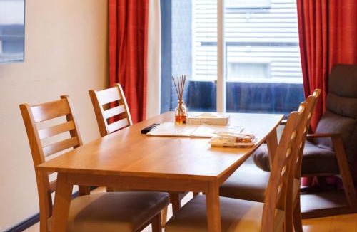 Namba Apartment | Starlight 702 - 3-Bedroom Family Suite - 2-Min Walk to Kuromon Market - Near Dotonbori & Glico Sign