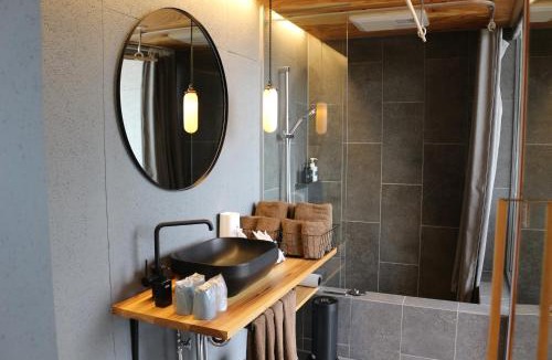 Nasu Apartment | 森deワーケなすっぽ 木の温もりとホテルライクな佇まい 森のバレルサウナ