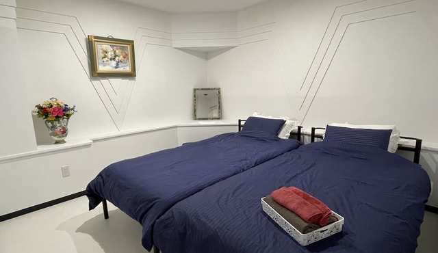Zenibako House 1F