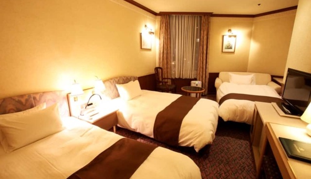 Triple Room Smoking / Hiratsuka Kanagawa