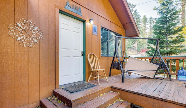 1 Mi to Skiing! Cabin Hideaway on June Lake Loop in June Lake