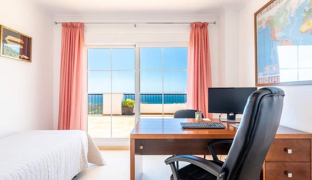 Poseidon Málaga Luxury Apartment in Rincón de la Victoria