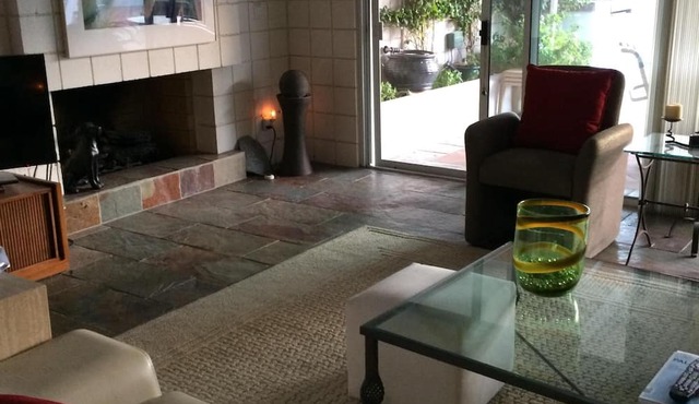 Location, location, location! El Paseo Jewel in the desert in Palm Desert