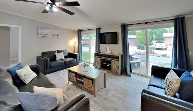 Designed for Together Time | 10 ppl | IC106 in Put-in-Bay