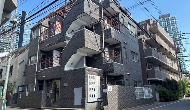 5 min walk from Shinjuku Chuo Park & family of 3 live & enjoy!