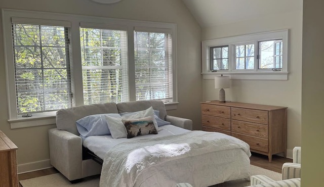 Charming Beachfront Cottage on Lake Michigan near Harbor Springs in Harbor Springs